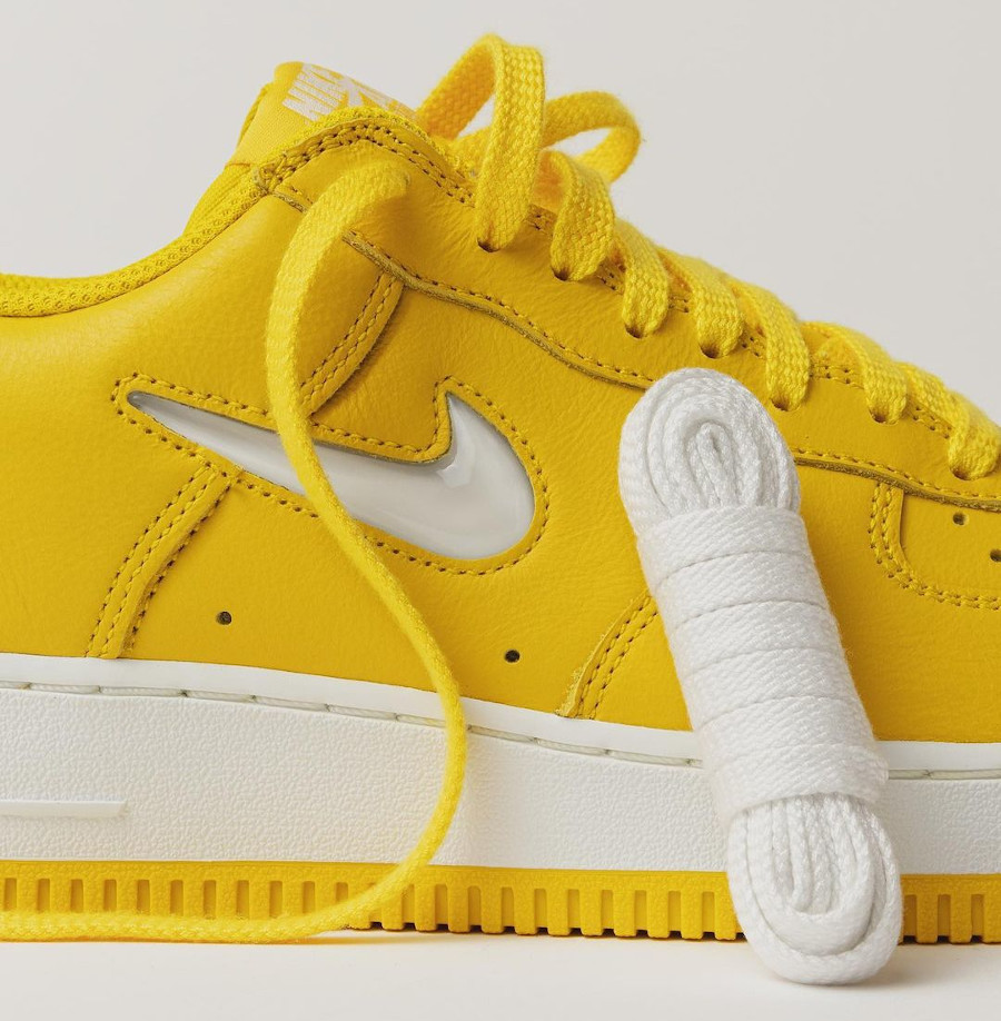 Nike Air Force 1 Low Color of the Month jaune (3)