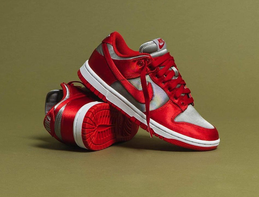 Nike Dunk Low en tissu satiné gris et rouge (3)