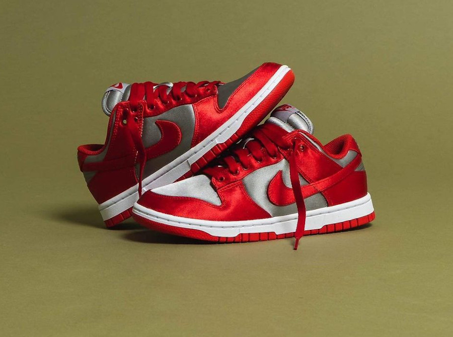 Nike Dunk Low en tissu satiné gris et rouge (5)