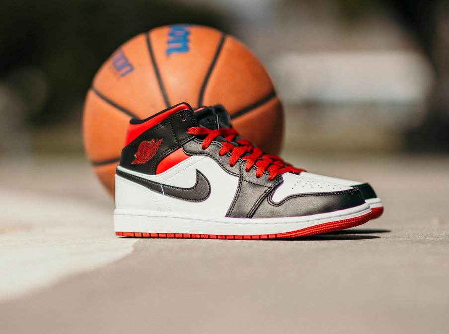 Air Jordan 1 Mid Rouge Gym Blanc Noir