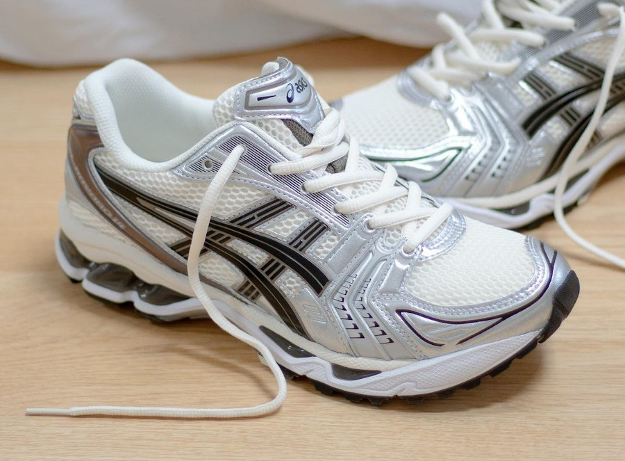 Reflective Gel-Mai ASICS Spiral logo helps increase visibility in low-light conditions (style JJJJound) 1201A019-108