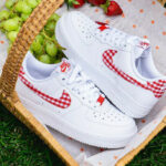 Nike AF1 Low Carreaux Vichy Gingham Plaid Mystic Red DZ2784-101 (couv)