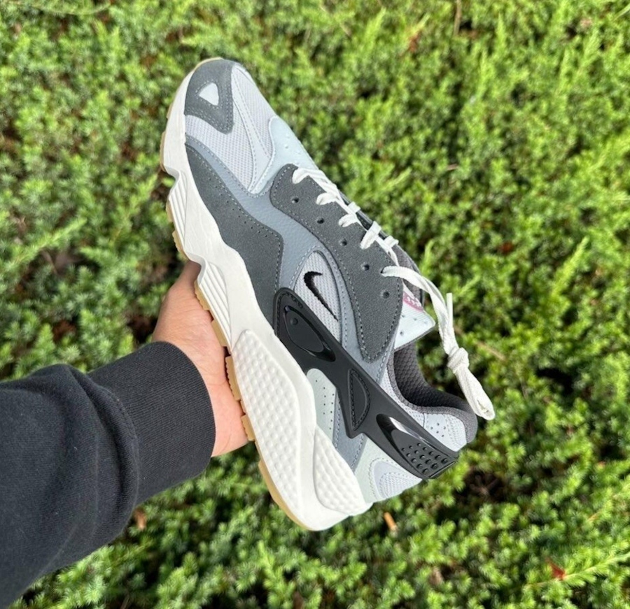 Nike Air Huarache Runner logo virgule DZ3306 notre avis
