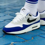 Nike Air Max 1 Deep Royal Blue on feet FD9082-100 (couv)