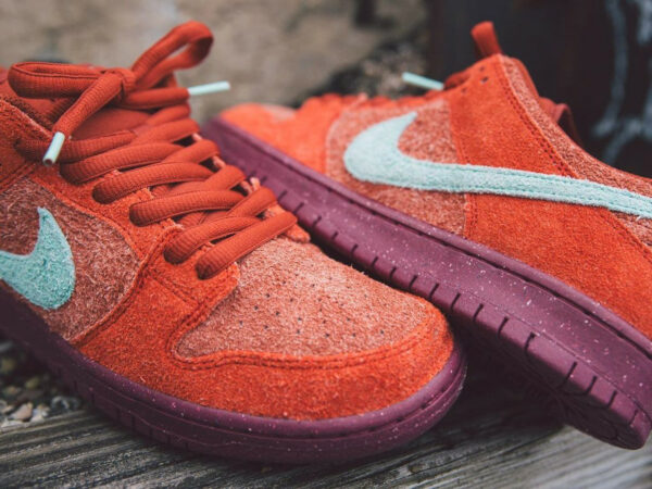 Nike SB Dunk Low Pro Mystic Red Rosewood Sanzo Wada