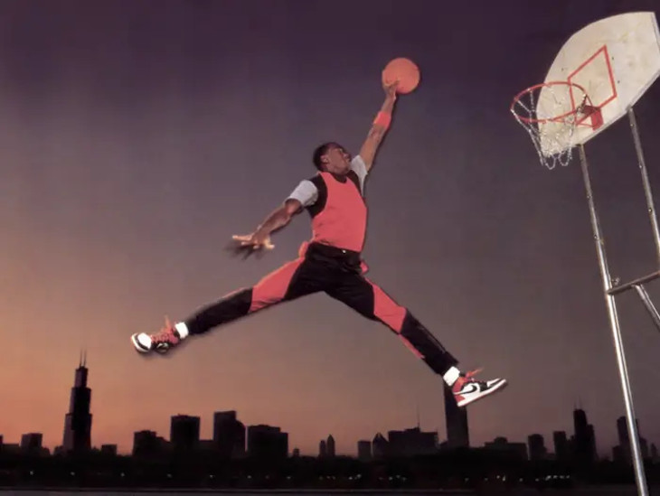 Michael Jordan Jumpman en Air Jordan 1 High Black Toe