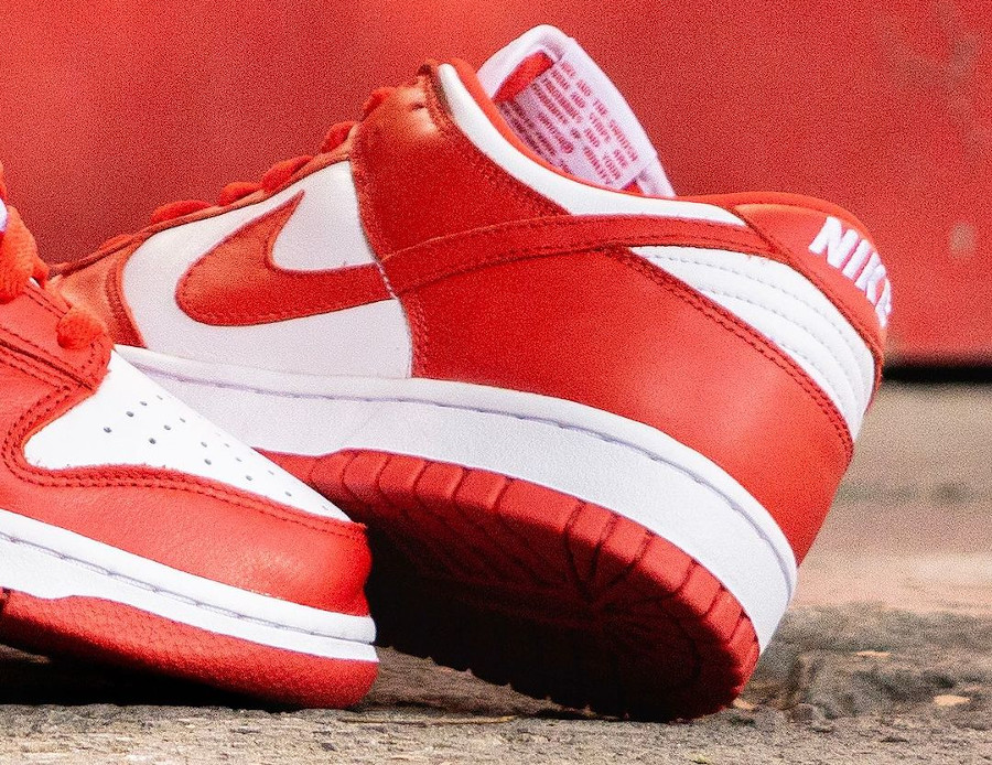 Nike Dunk Low bicolore blanche et rouge université (2)