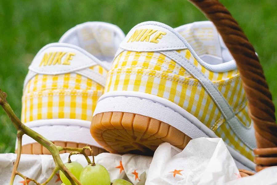 Nike Dunk Low nappe de pique jaune et blanche (1)
