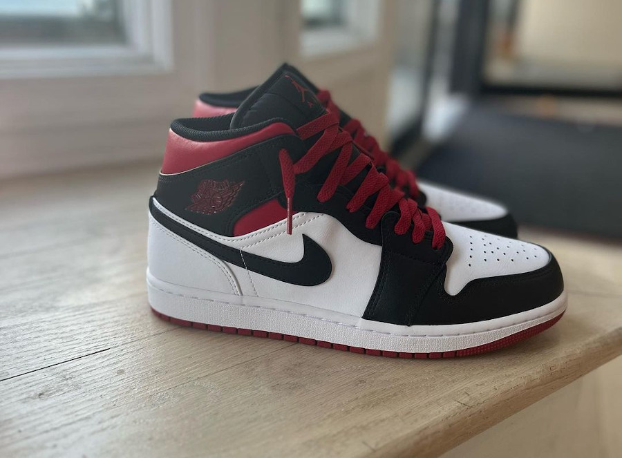 Air Jordan 1 Mid Black Toe pas cher