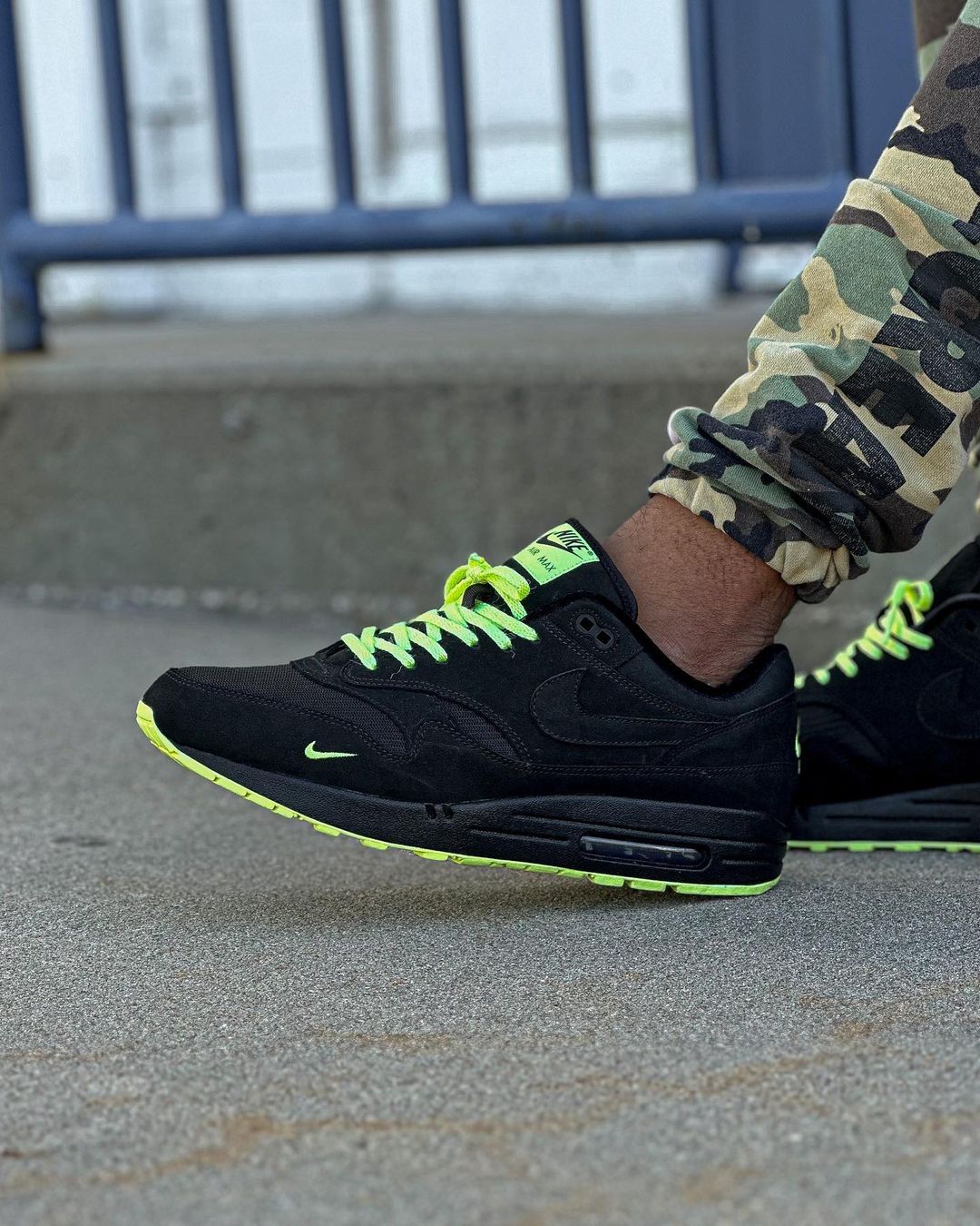 Nike Air Max 1 By You Kaws Black Volt @fthefu