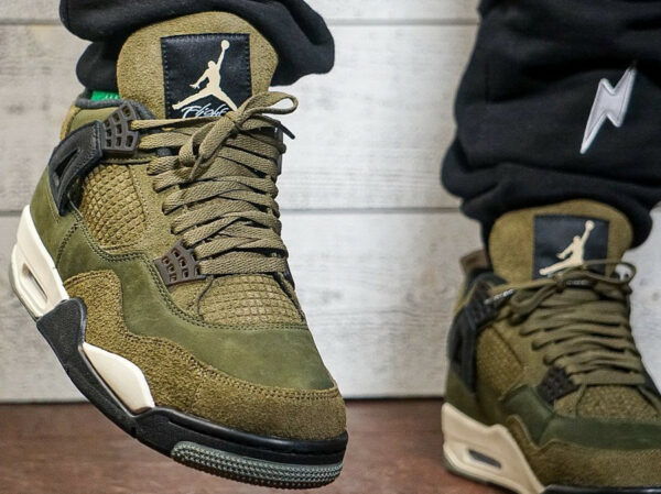 AJ4 Retro SE Craft Medium Olive Suède Vert Kaki FB9927-200 (couv)