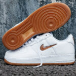 Nike Air Force 1 basse blanche virgule bijou marron noisette (1)