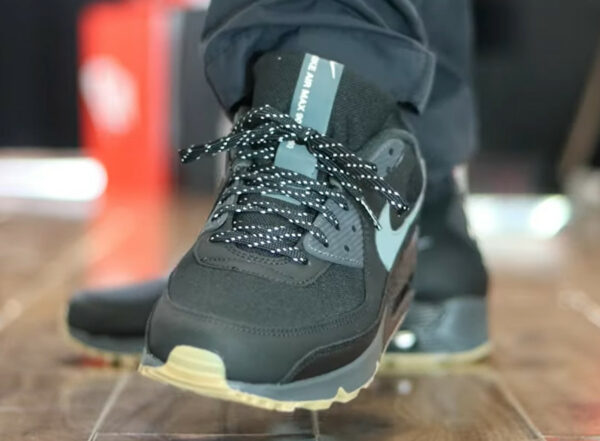Nike Air Max 90 Anthracite Smoke Grey Light Brown on feet (2)