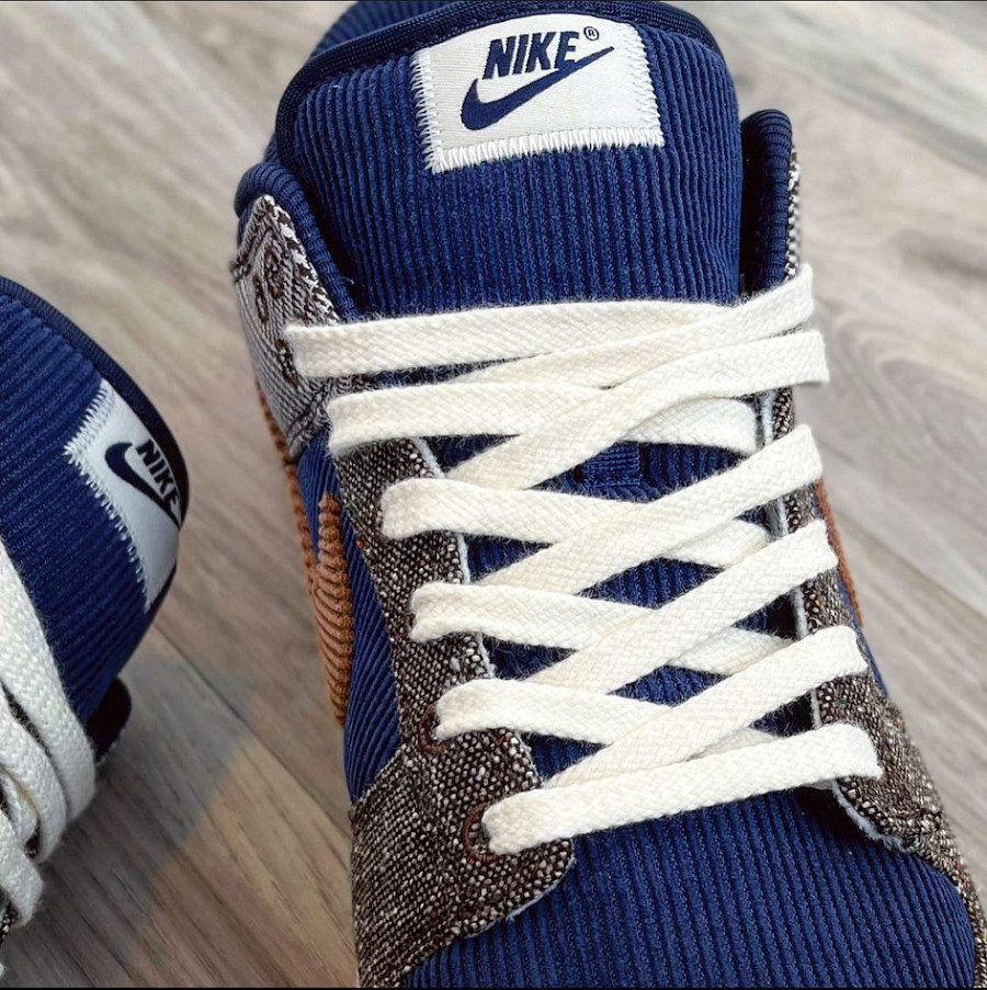 Nike Dunk Low bleu foncé et en velours côteté marron (1)