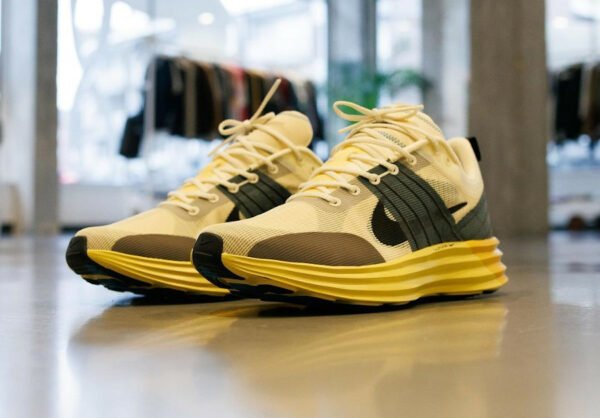 Nike Lunar Roam Lune Alabaster and Green Abyss