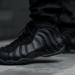 Nike Air Foamposite One Black Anthracite 2023 on feet FD5855-001