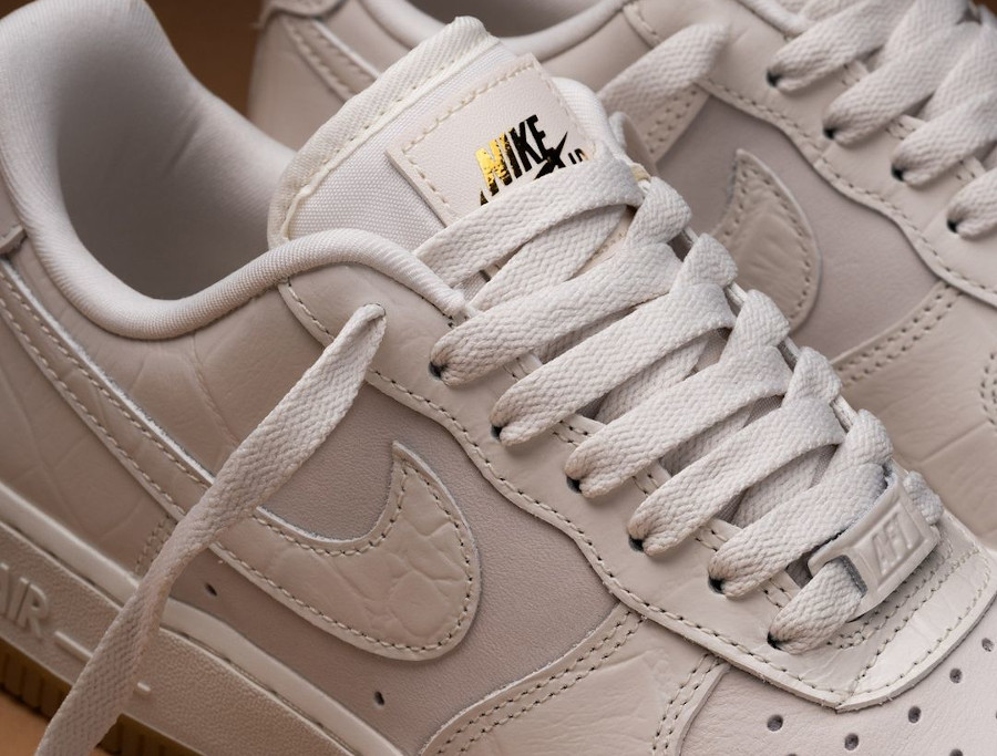 Nike Air Force 1 Low 2024 blanc cassé reptile (couv)