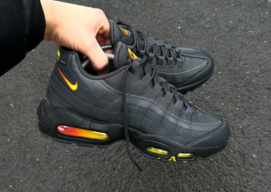 Nike Air Max 95 Anthracite Safety Orange