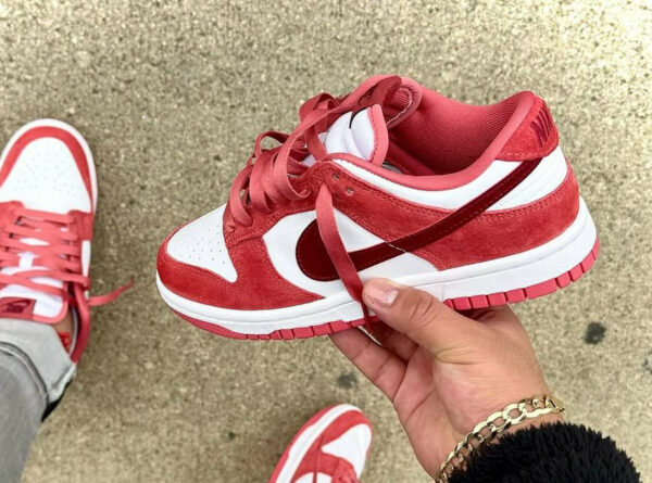 Nike Dunk Low Valentine's Day 2024