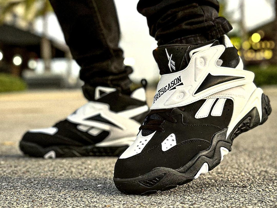 Reebok Preseason 94 noire et blanche on feet (couv)