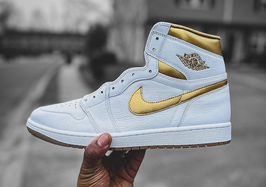 Wmns Air Jordan 1 High and Metallic Gold