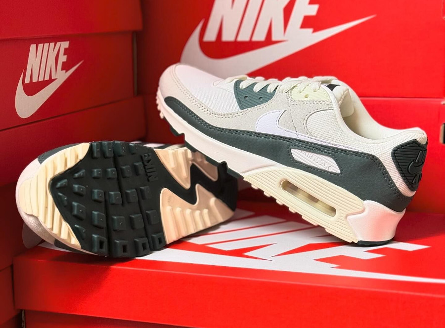 Wmns Nike Air Max 90 Vintage Green Coconut Milk