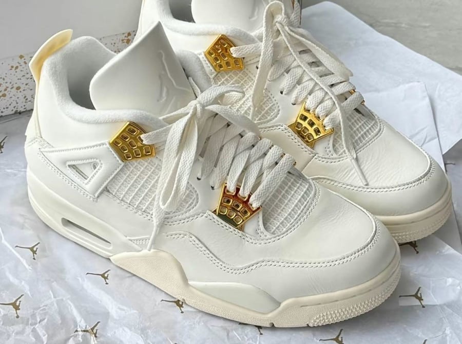 AJ4 Retro Wmns Sail White Gold Metallic AQ9129-170