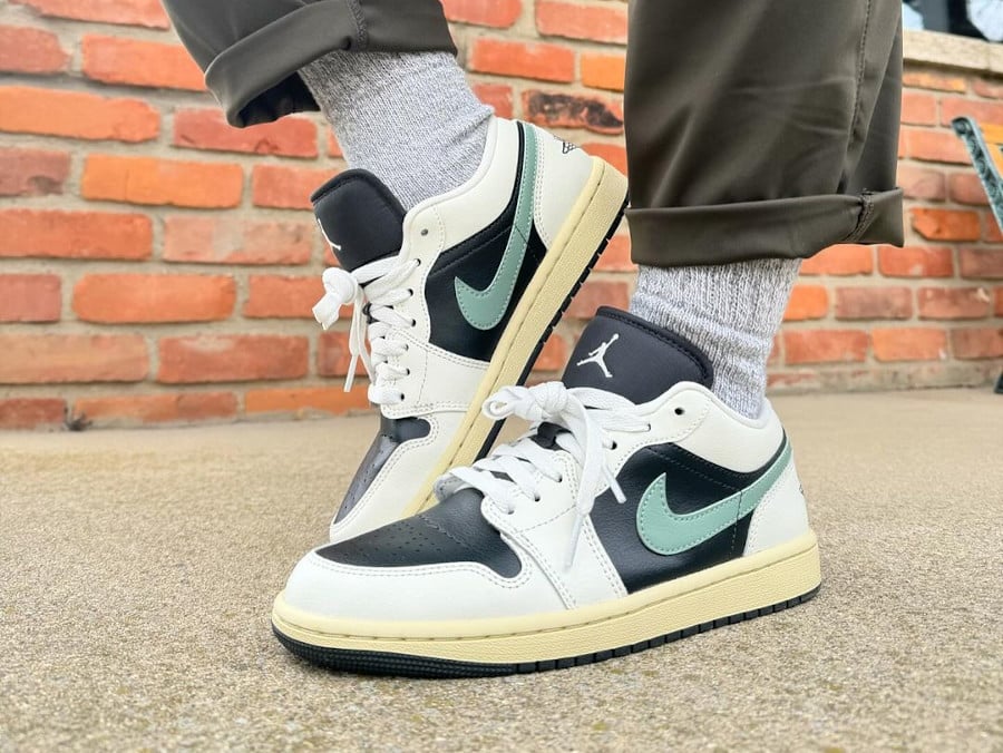 Air Jordan 1 Low Jade Smoke Travis Scott