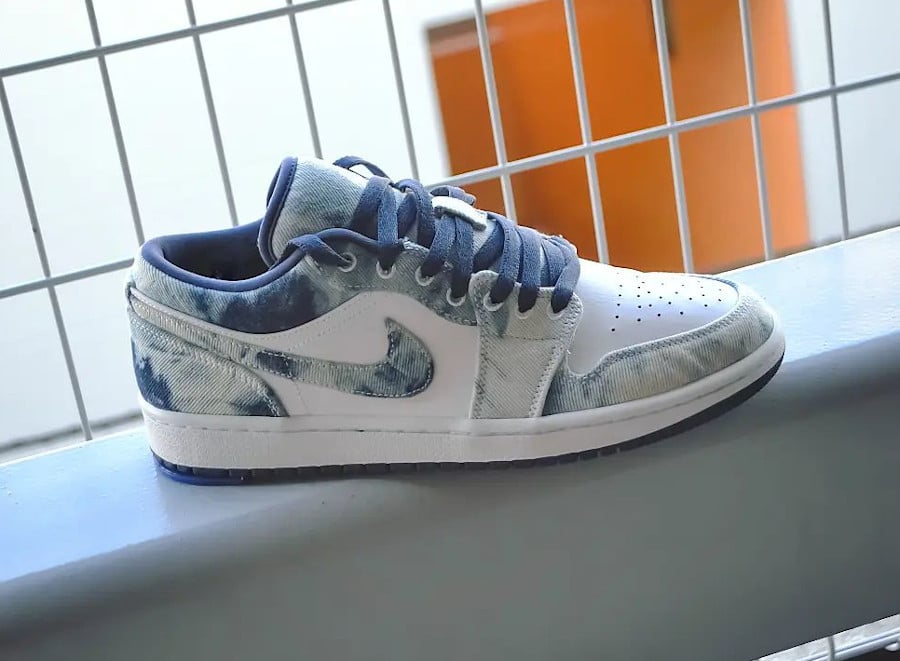 Air Jordan 1 Low en jeans délavé bleu clair et bleu marine