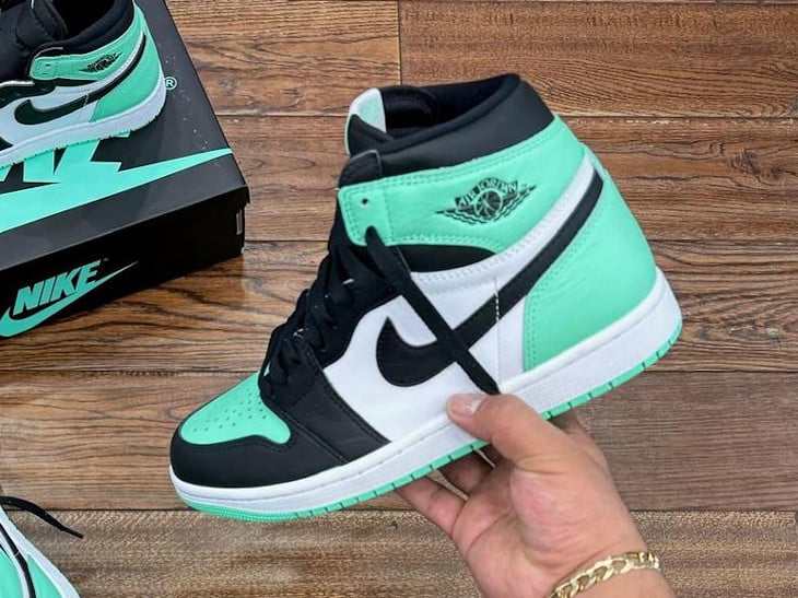 Air Jordan 1 Retro High Green Glow DZ5485-130 (couv)