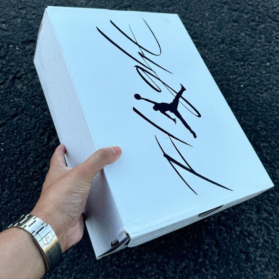 Air Jordan 4 Retro White Thunder (1)