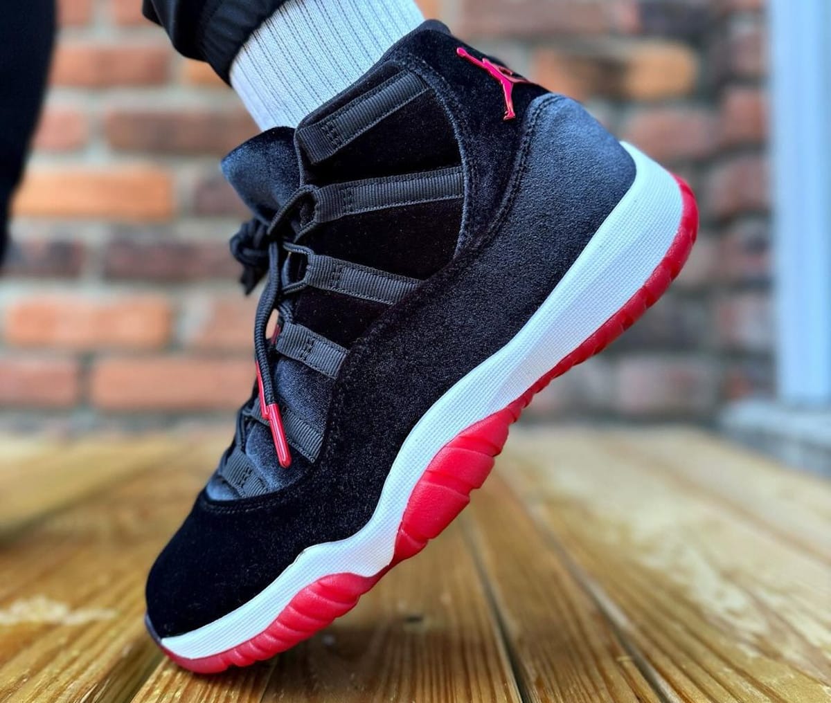 Air Jordan 11 Bred Velvet DB5457-061
