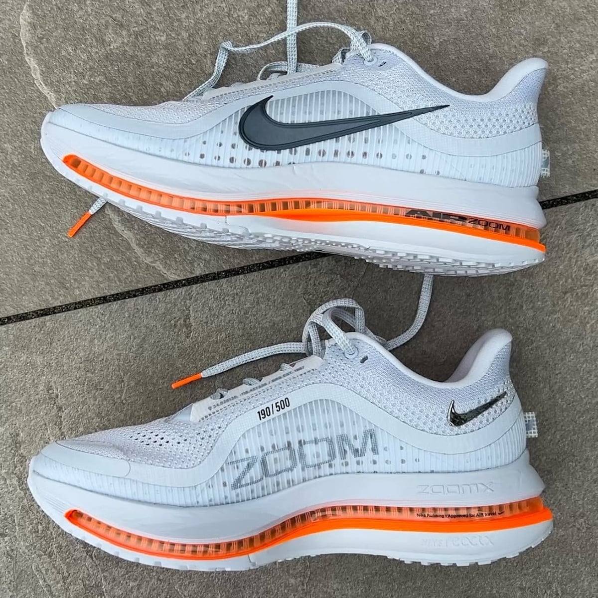 Nike Pegasus Premium 2025 blanche et orange HQ2592-002 (1)