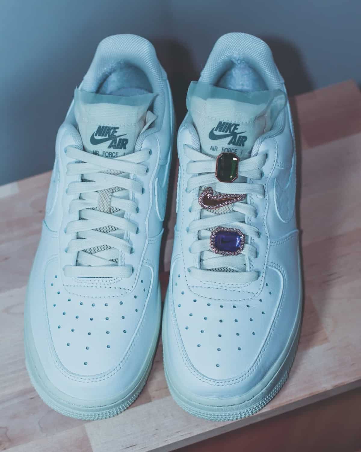 Nike Air Force 1 '07 PRM avec des bijoux DN5463-100 (4)