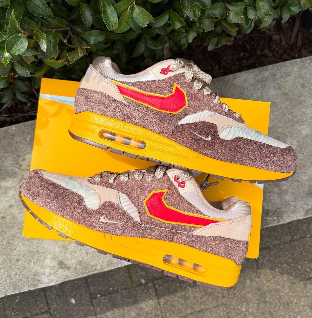 Nike Air Max 1 Low Poly marron beige et rouge (1)