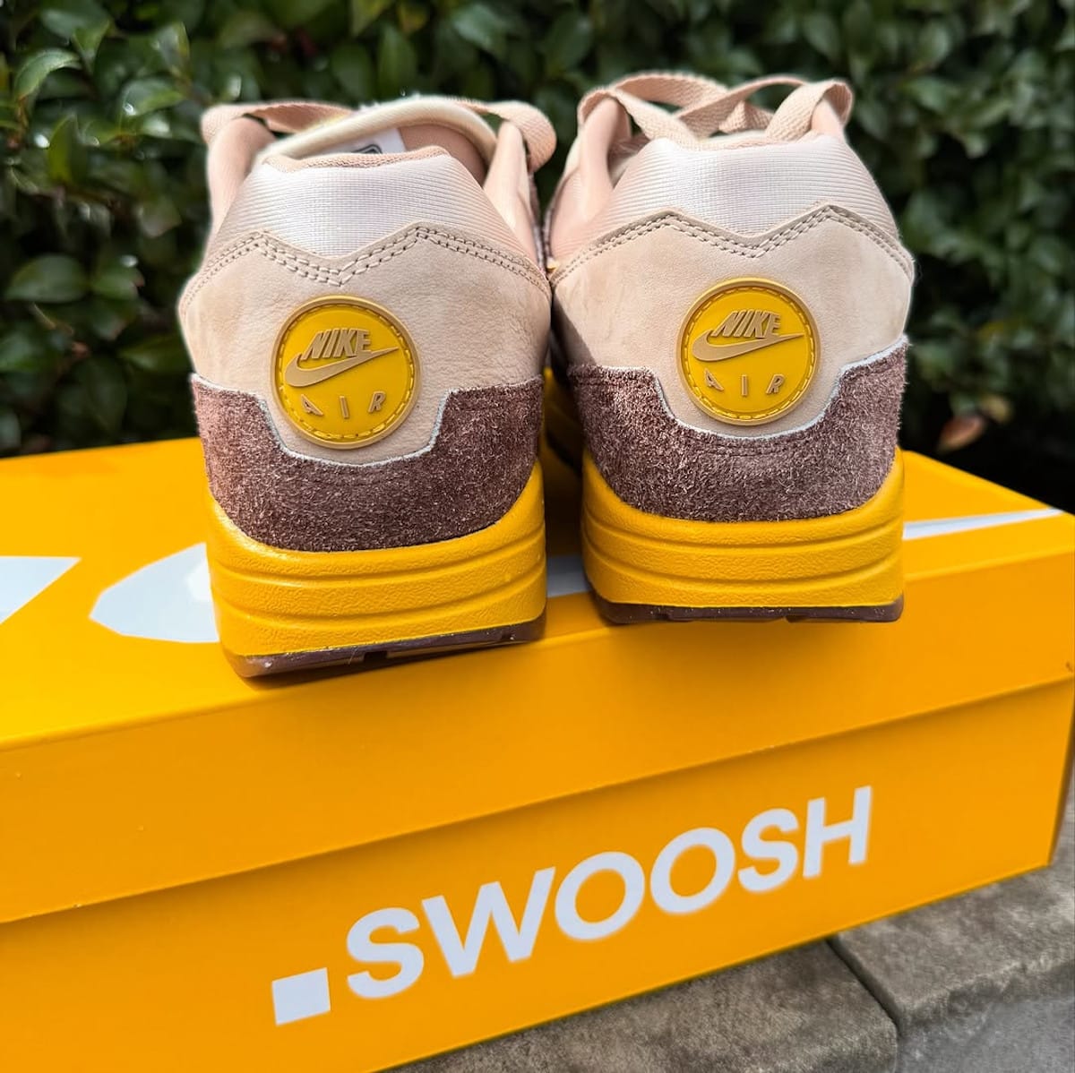 Nike Air Max 1 Low Poly marron beige et rouge (2)