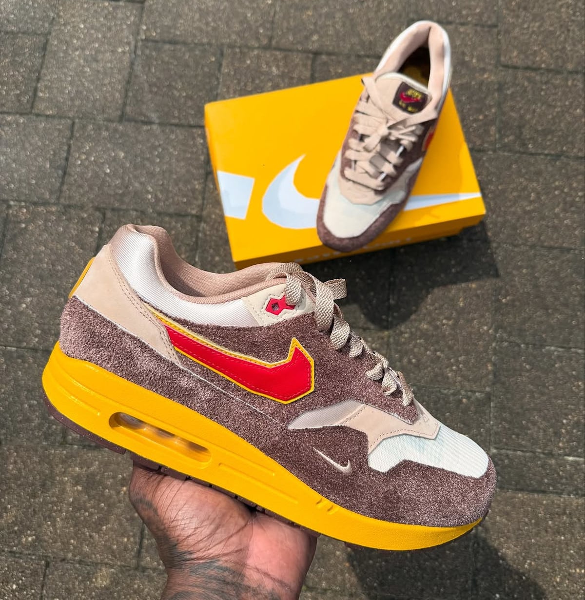 Nike Air Max 1 Low Poly marron beige et rouge (3)