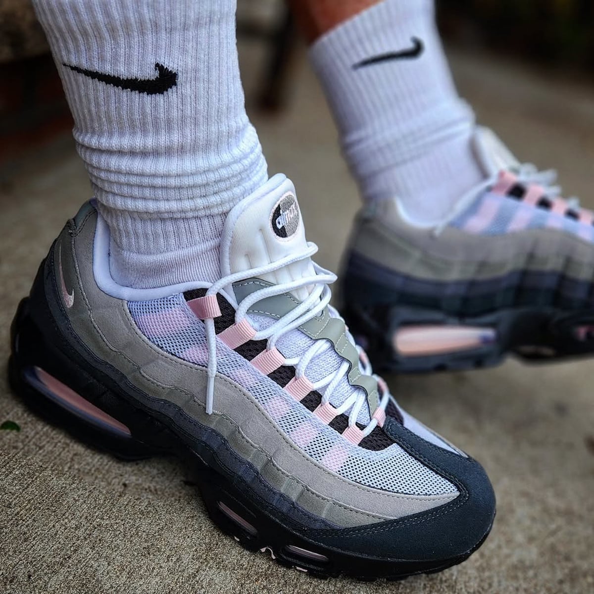 AM95 Pink Foam 2025 on feet (2)