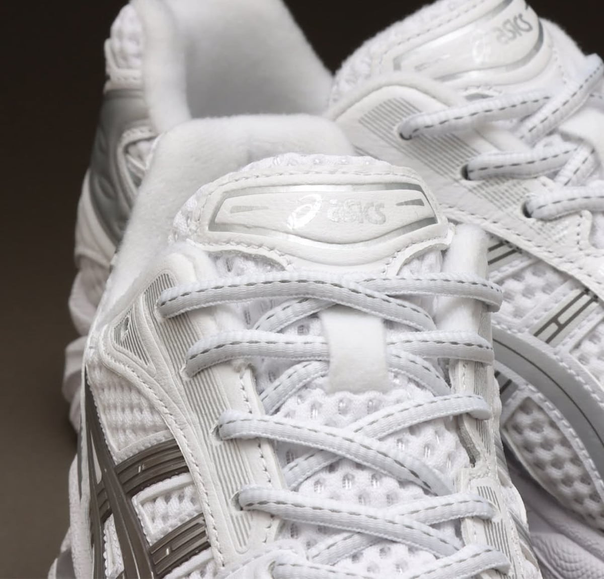 APC x Asics Gel Kayano 14 blanche et gomme 1203A727-100 (2)