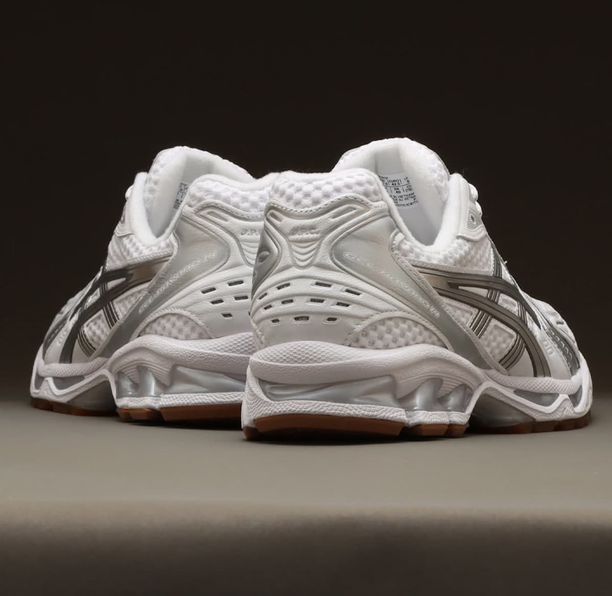 APC x Asics Gel Kayano 14 blanche et gomme 1203A727-100 (3)