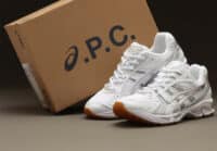APC x Asics Gel Kayano 14 blanche et gomme 1203A727-100 (couv)