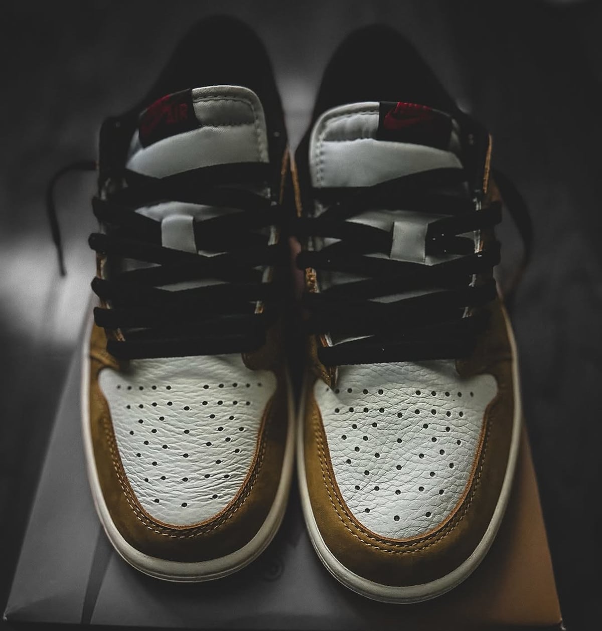 Air Jordan 1 Low Rookie of the Year @mr_unloved1s (1-1)