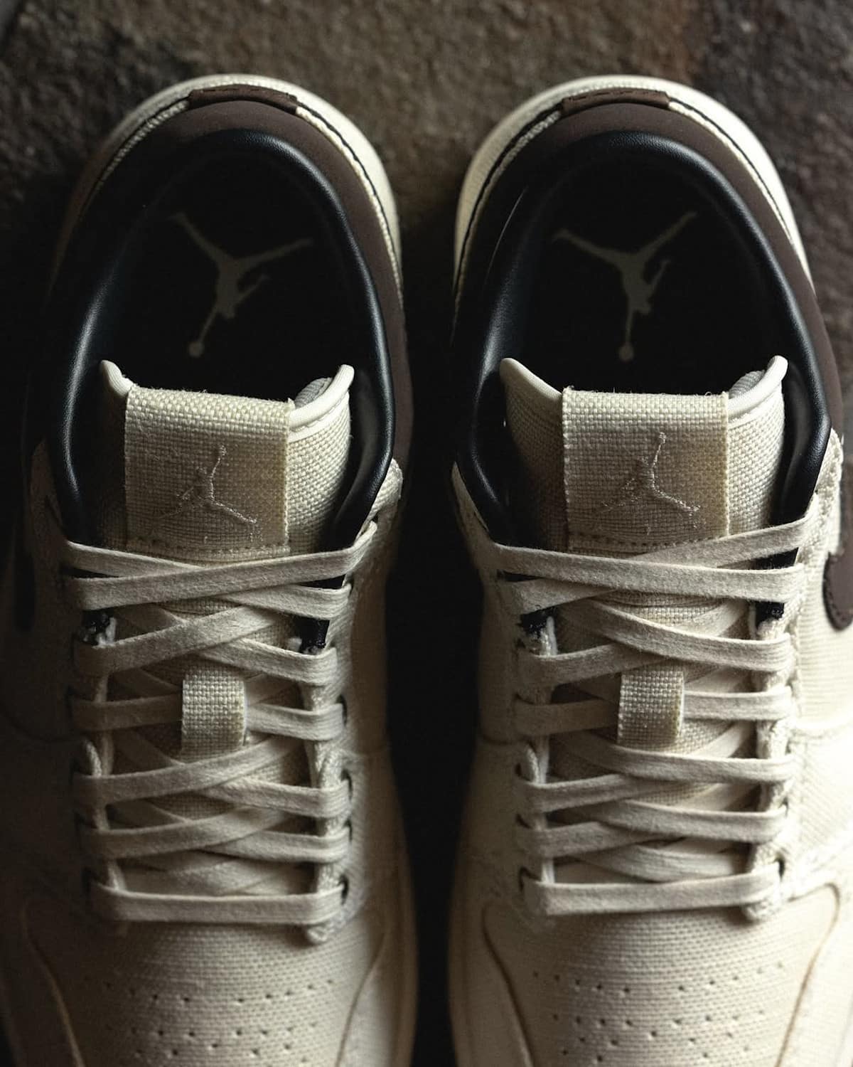 Air Jordan 1 en toile beige et en cuir marron IB8058-110 (1)