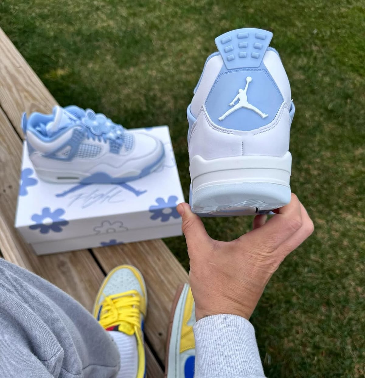 Air Jordan 4 blanche et bleu ciel HV0823-100 (2)