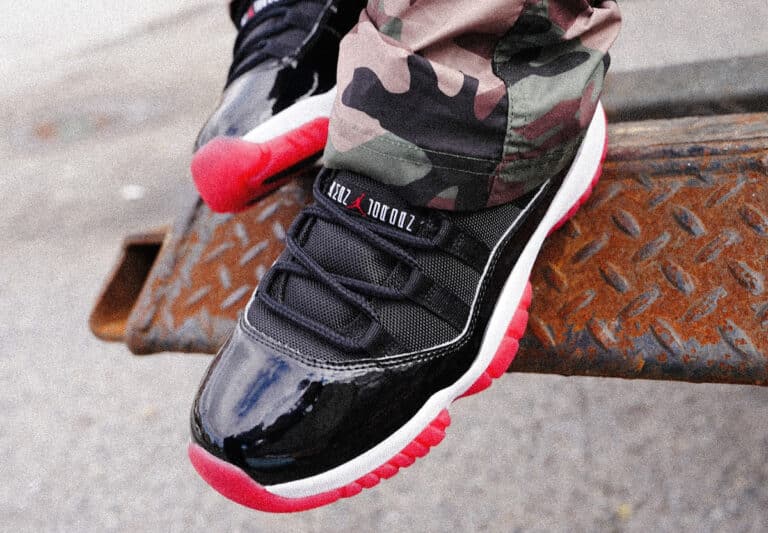 Air Jordan XI Low PE en cuir brillant noir FV5104-006 (couv)