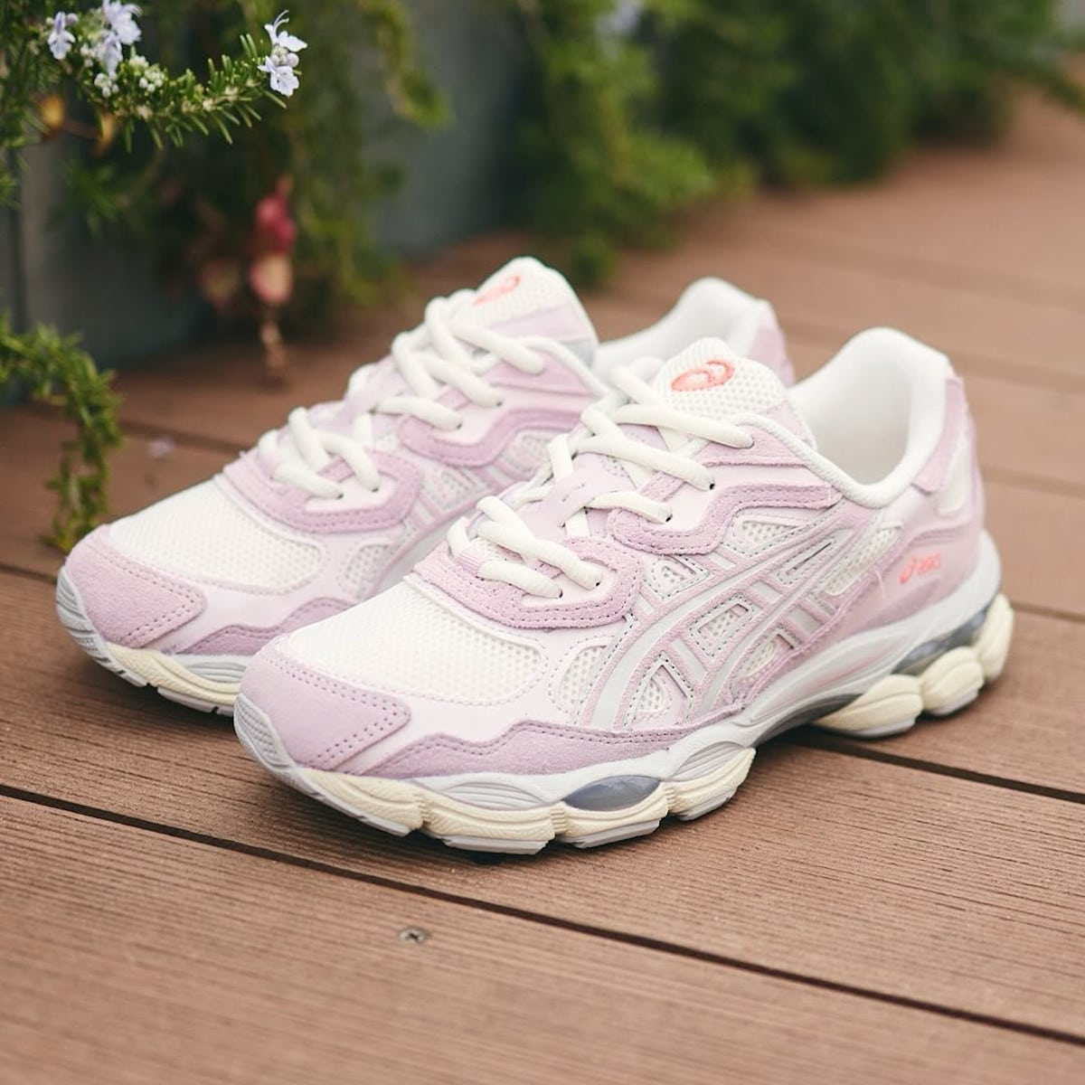 Asics Gel NYC beige et rose 1203A383-106 (1)