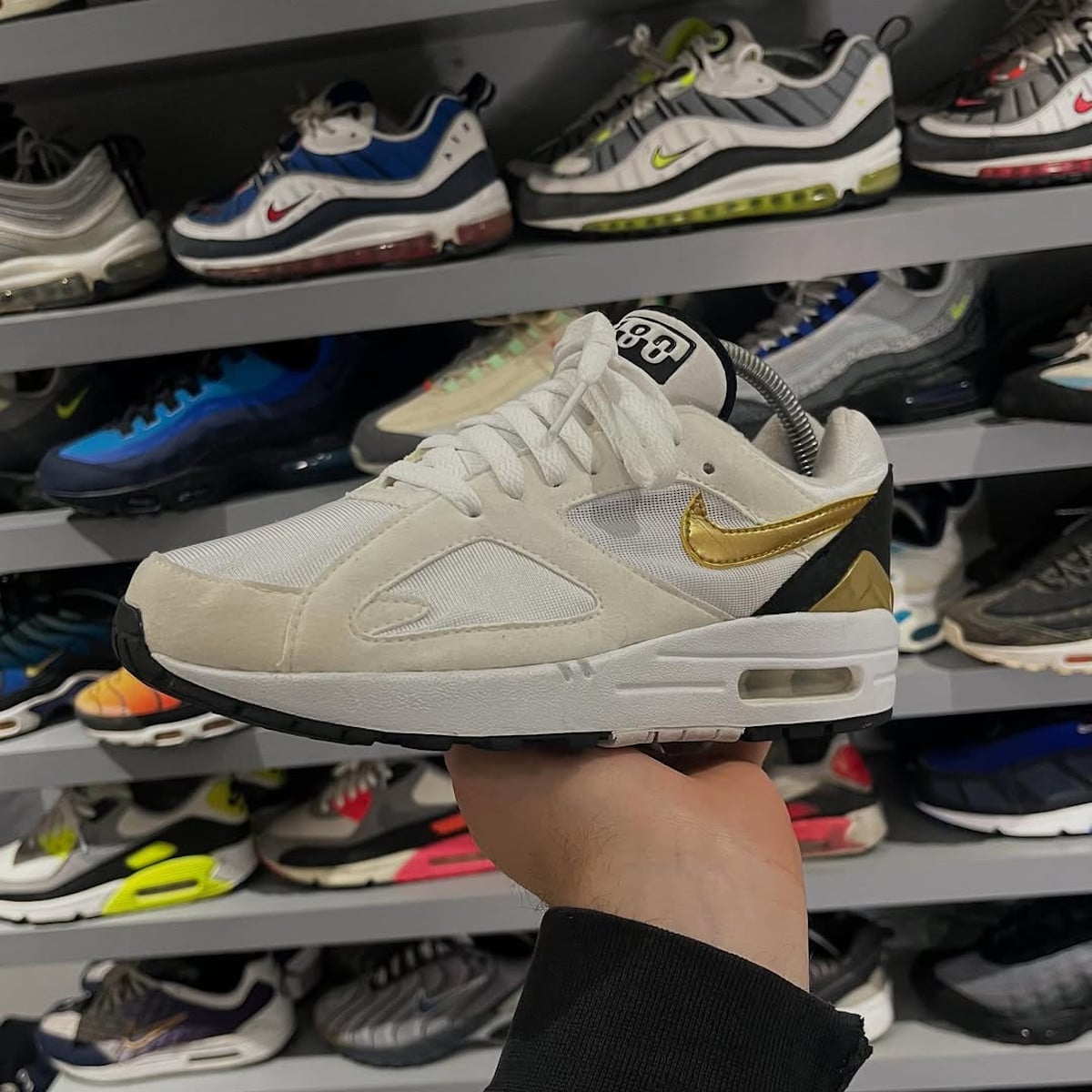 Nike Air Max 1180 Metallic Gold (3)