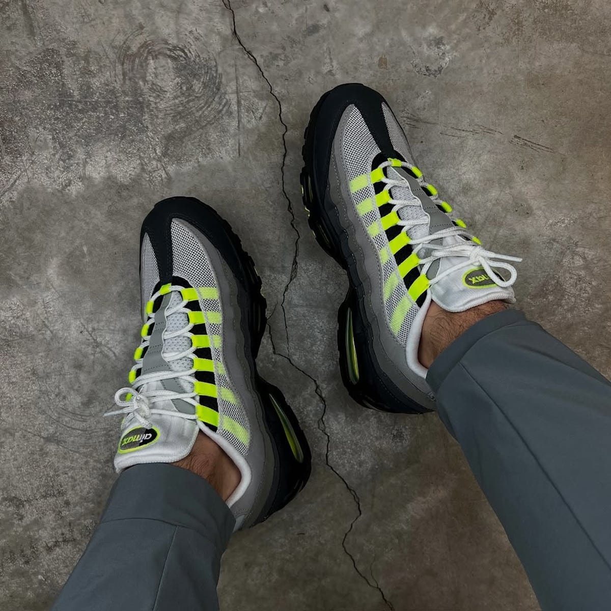 Nike Air Max 95 Yellow Gradation 30 ans on feet HM4740-001