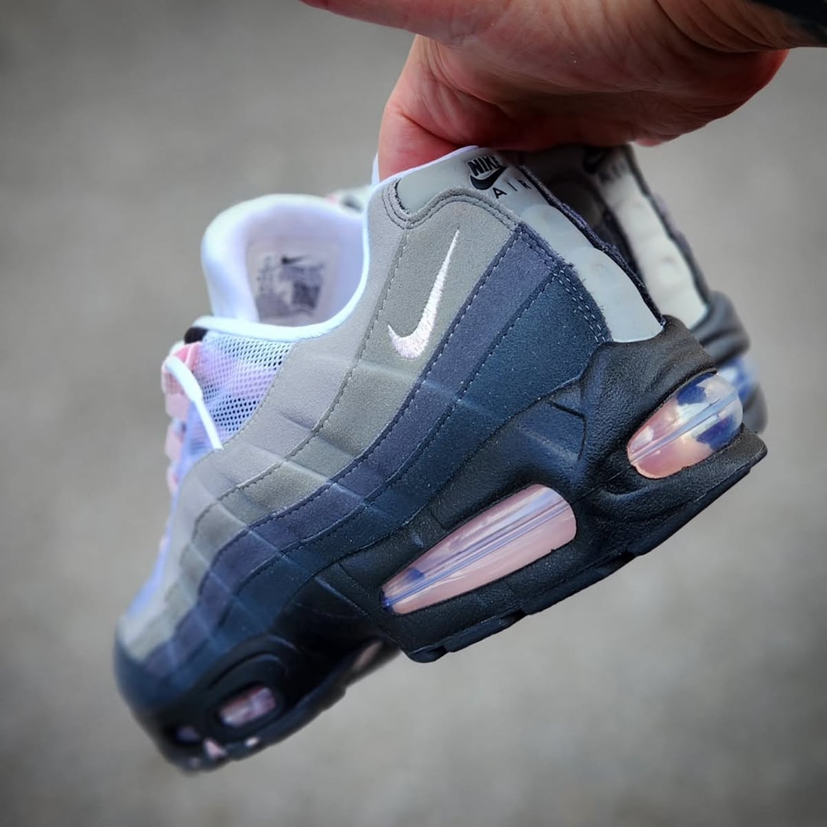 Nike Air Max 95 grise et rose (2)