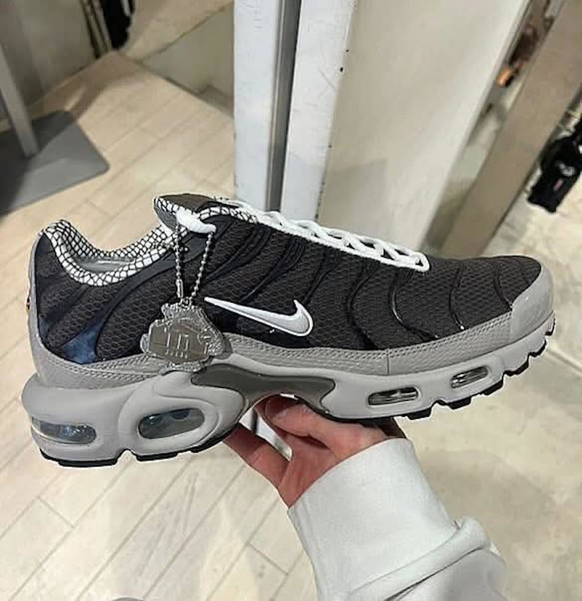 Nike Air Max Plus CNY 2025 IB7679-200 (5)
